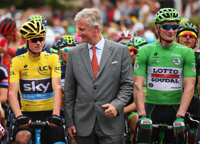 Il Re del Belgio Filippo all&#39;avvio della quarta tappa del Tour de France tra Chris Froome e Andre Greipel.  Getty